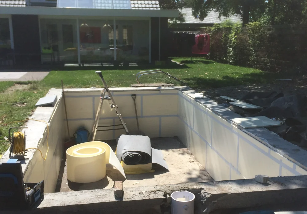 Zwembadrenovatie rijsbergen